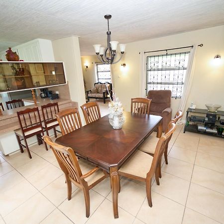 Spacious 3-Bedroom Home - Regency Park Bridgetown Exterior foto