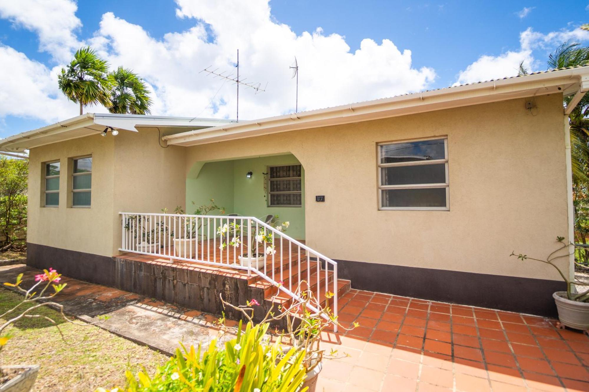 Spacious 3-Bedroom Home - Regency Park Bridgetown Exterior foto