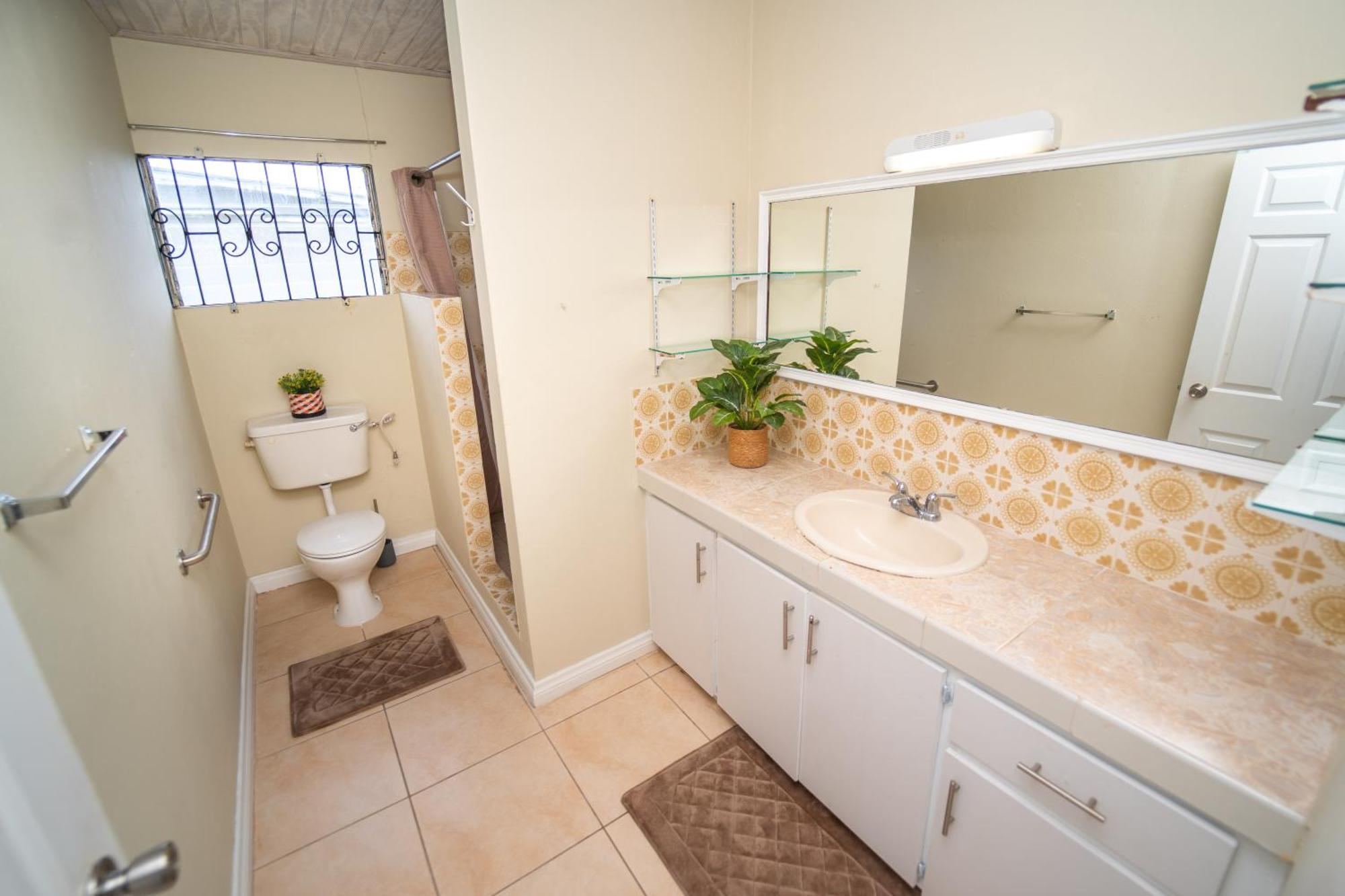 Spacious 3-Bedroom Home - Regency Park Bridgetown Exterior foto