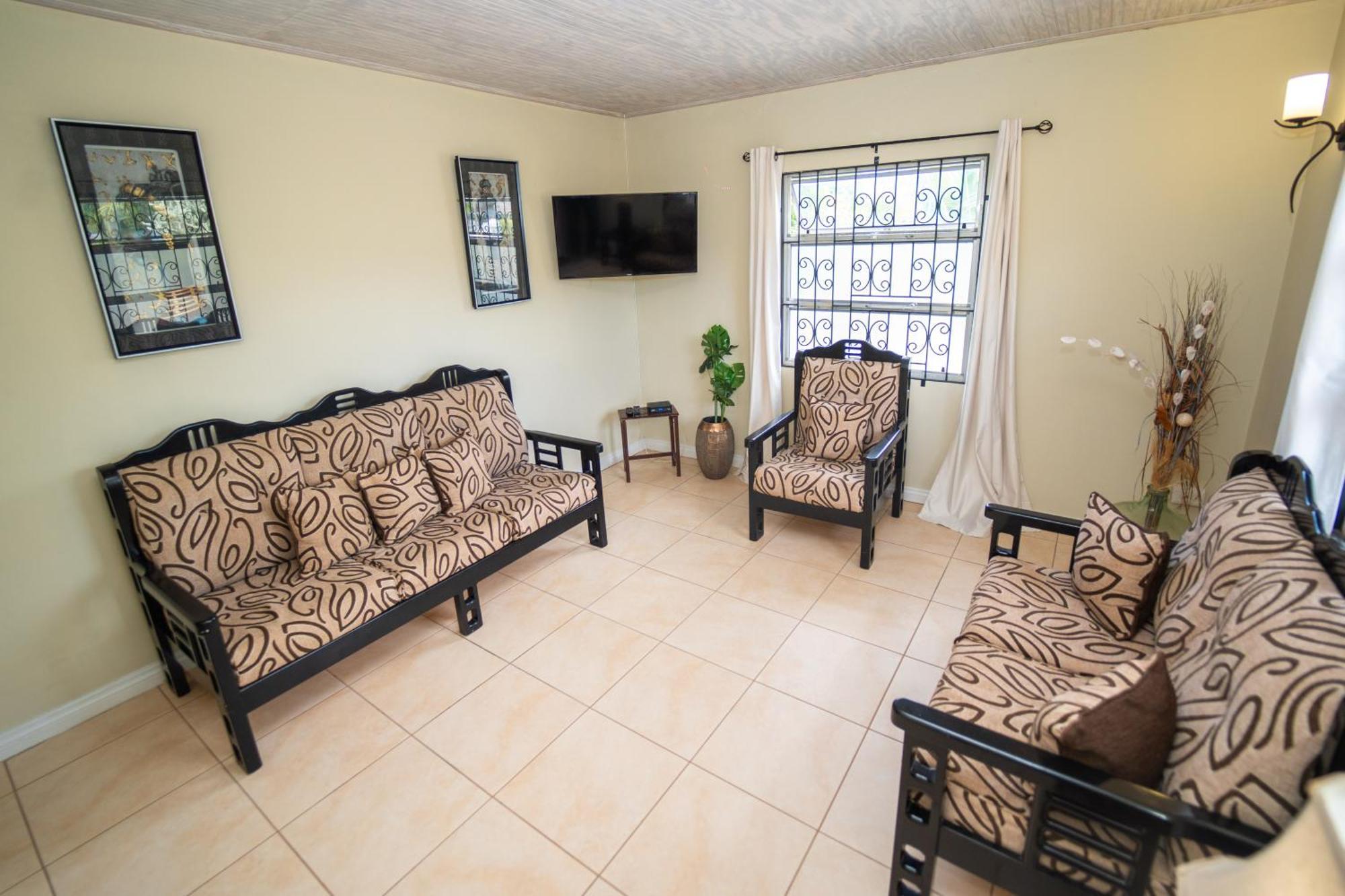 Spacious 3-Bedroom Home - Regency Park Bridgetown Exterior foto